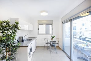 Fridge, microwave, oven, coffee/tea maker