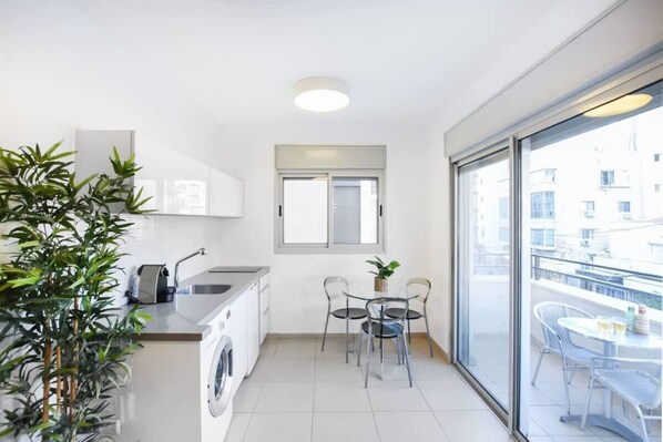 Fridge, microwave, oven, coffee/tea maker