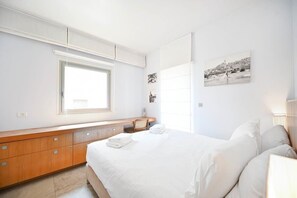 3 quartos, ferros/tábuas de passar roupa, Wi-Fi, roupa de cama