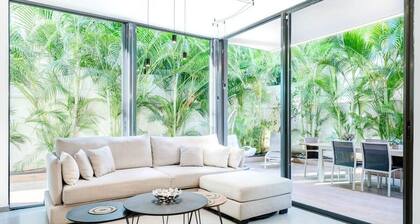 Oasis Garden 2BR near the Sea by HolyGuest