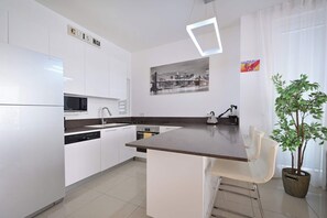Fridge, microwave, oven, stovetop