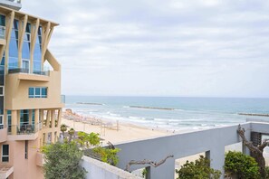 On the beach - Blue Sea 2BR in front of the beach by HolyGuest (Tel Aviv-Yafo)