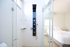 3 室のベッドルーム、アイロン / アイロン台、WiFi、ベッドシーツ