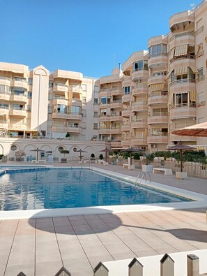 Pool - First-Line Apartment Reme – right at the sea! (El Campello)