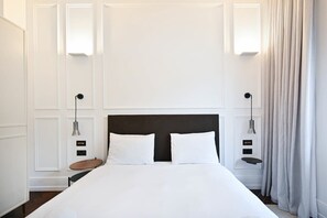 1 bedroom, desk, iron/ironing board, Internet