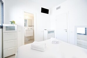 3 habitaciones, escritorio, tabla de planchar con plancha y wifi 