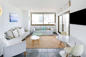 Télévision, chaîne hi-fi, espaces bureaux