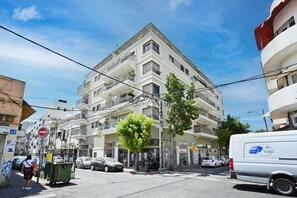 Exterior - Garden Party by HolyGuest (Tel Aviv)