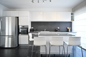 Fridge, microwave, oven, stovetop