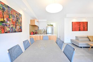 Dining - Mendele 3BR by HolyGuest (Tel Aviv)