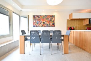 Dining - Mendele 3BR by HolyGuest (Tel Aviv)