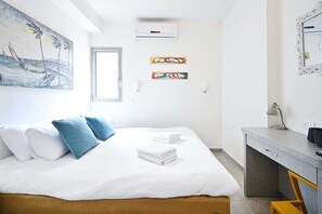 3 bedrooms, iron/ironing board, WiFi, bed sheets - Mendele 3BR by HolyGuest (Tel Aviv)