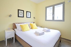 3 habitaciones, tabla de planchar con plancha, wifi y ropa de cama 