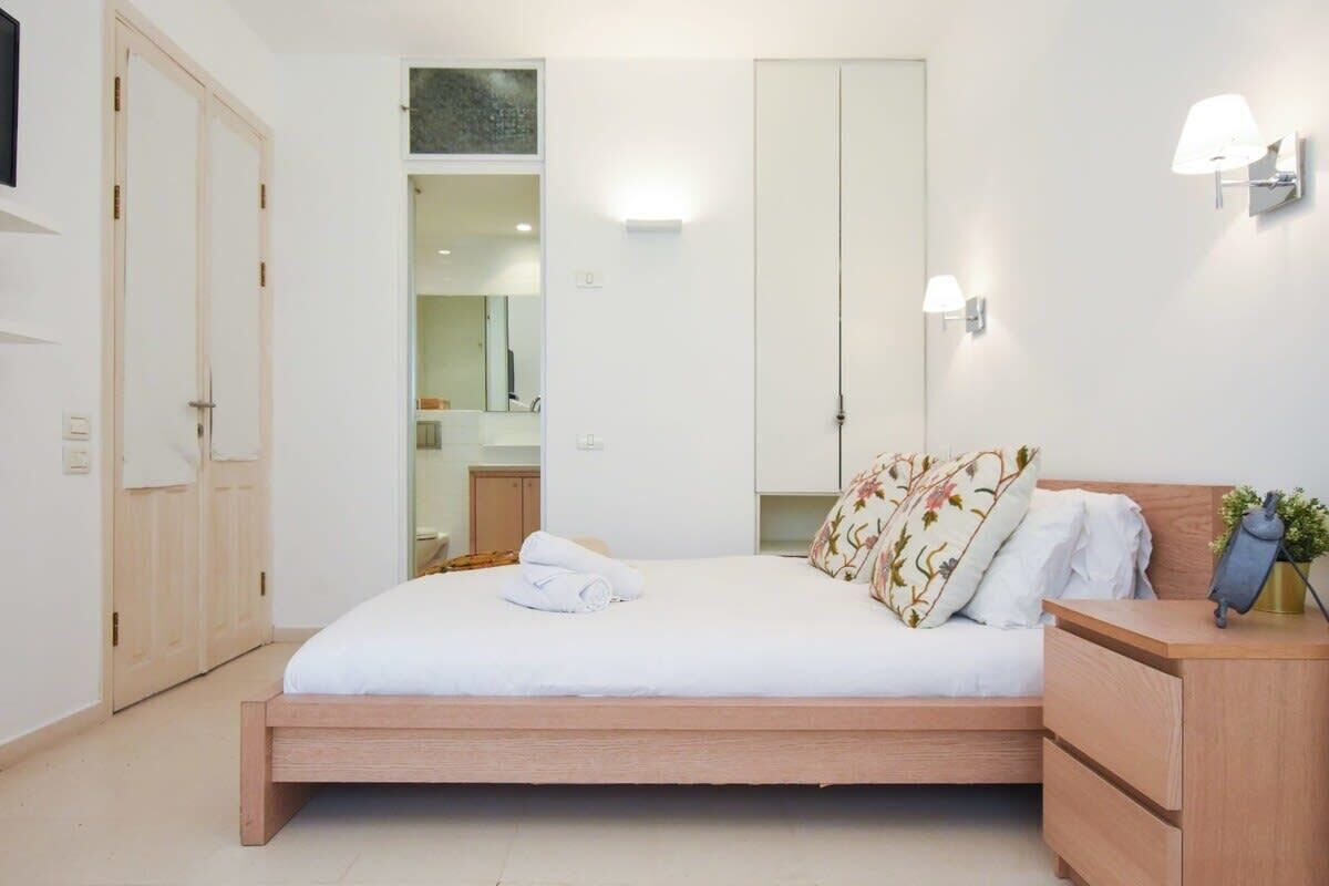 3 chambres, fer et planche à repasser, Wi-Fi, draps fournis