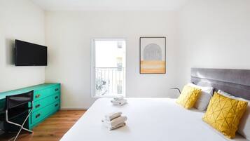Iron/ironing board, WiFi, bed sheets