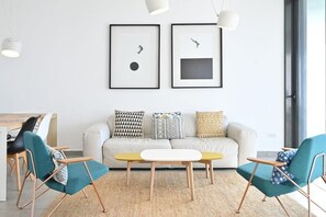 TV - Yellow blue by HolyGuest (Tel Aviv)