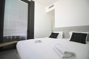 2 chambres, fer et planche à repasser, Wi-Fi, draps fournis