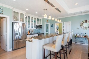 Kühlschrank, Mikrowelle, Geschirrspüler