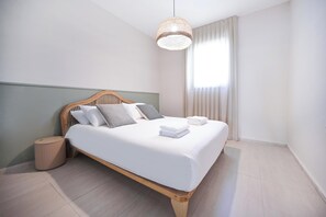 3 chambres, fer et planche à repasser, Wi-Fi, draps fournis