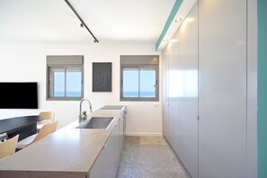Refrigerador, microondas, parrilla de estufa y lavavajillas