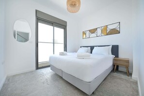 4 habitaciones, tabla de planchar con plancha, wifi y ropa de cama
