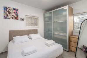 3 bedrooms, iron/ironing board, WiFi, bed sheets - Spacious 3BR on Frishman Beach by HolyGuest (Tel Aviv)