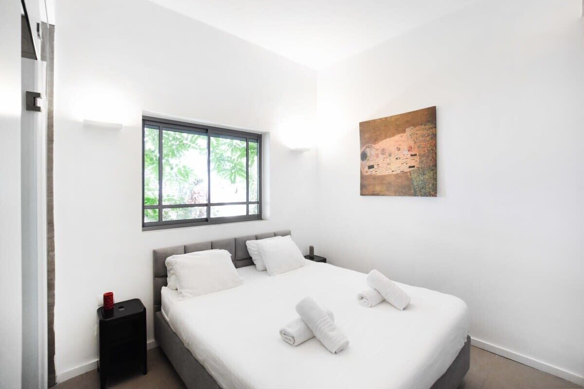 2 habitaciones, tabla de planchar con plancha, wifi y ropa de cama 