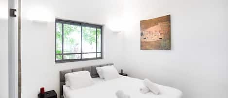 2 chambres, fer et planche à repasser, Wi-Fi, draps fournis