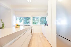 Mikrowelle, Ofen, Herdplatte, Geschirrspüler