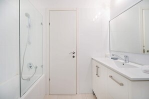Shower, free toiletries, hair dryer, towels