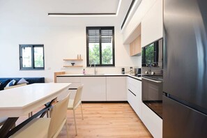 Fridge, stovetop, dishwasher, coffee/tea maker