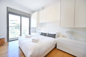 3 Schlafzimmer, Schreibtisch, Bügeleisen/Bügelbrett, WLAN