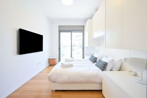 3 bedrooms, desk, iron/ironing board, WiFi