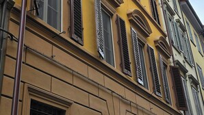 A multi-story building with yellow facades and brown window shutters. - Apartment in the Center of Florence With a View (Florence)