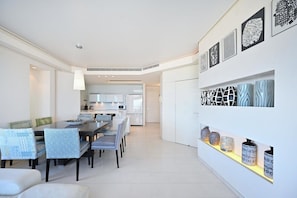 Dining - Luxurious Beach Front 1BR by HolyGuest (Tel Aviv)