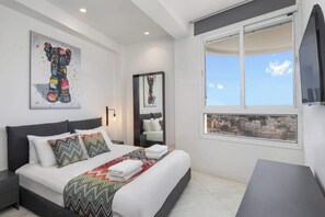 2 bedrooms, desk, iron/ironing board, travel cot - Sky 2BR condo w/ Pool and Sea Views by HolyGuest (Tel Aviv)