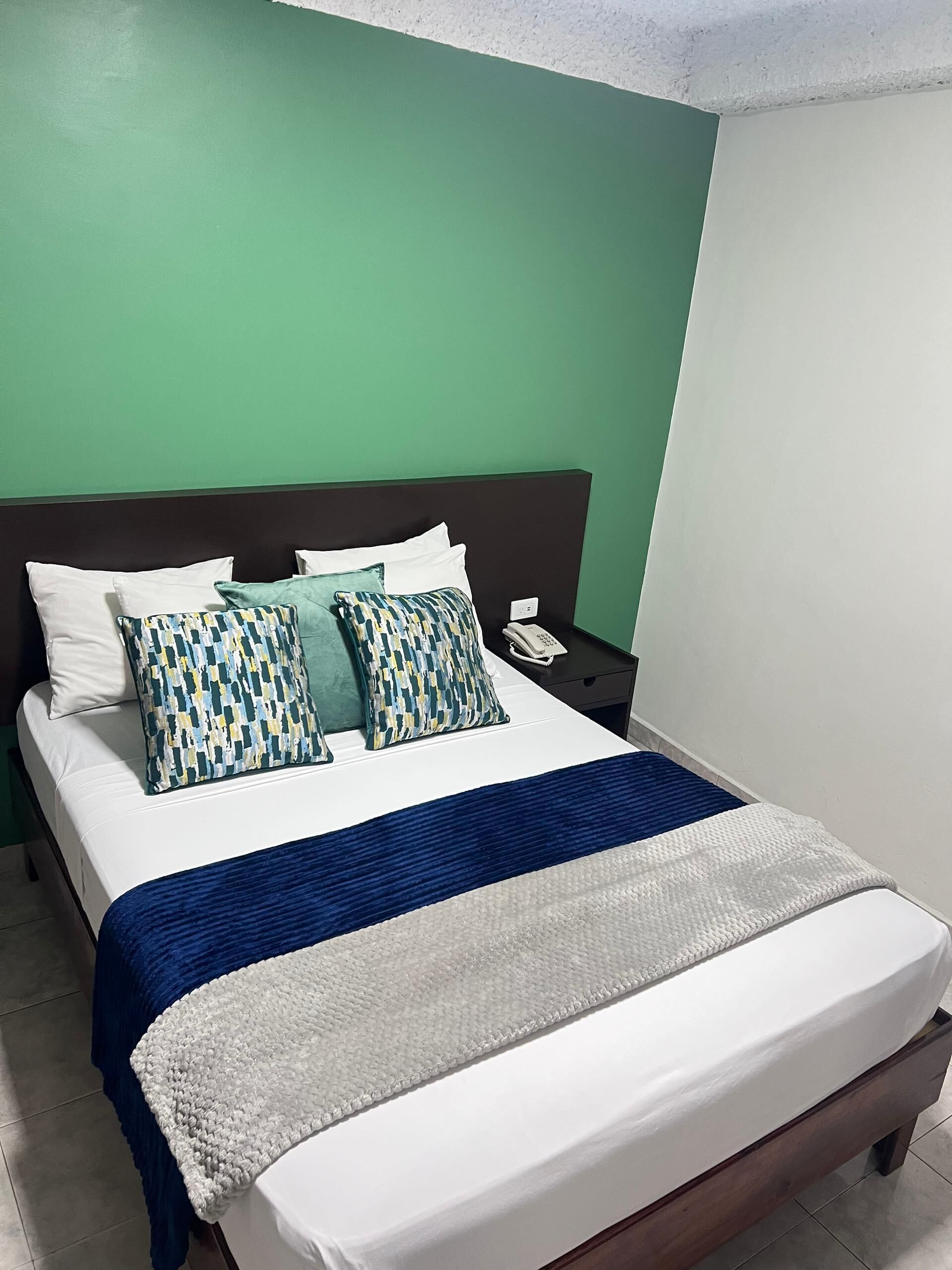Habitación Confort, 1 cama matrimonial, para no fumadores, vista a la ciudad | Ropa de cama de alta calidad, camas Select Comfort y wifi gratis 