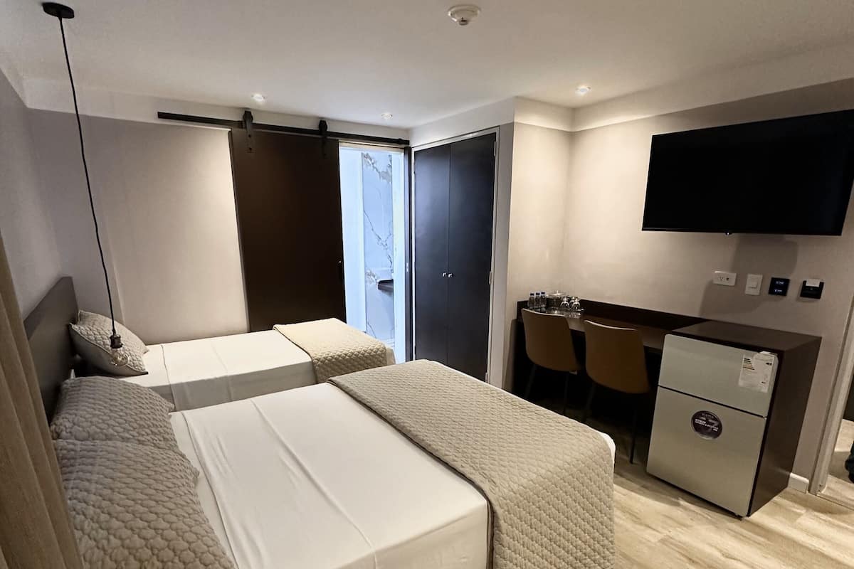 高档床上用品、Select Comfort 床、免费 WiFi、床单