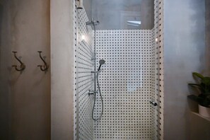 Shower, hair dryer, towels - Bohemian Living on Kalisher St by HolyGuest (Tel Aviv)