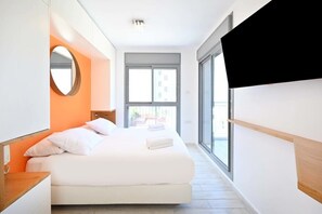 3 bedrooms, desk, iron/ironing board, WiFi