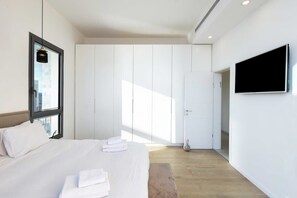 3 habitaciones, tabla de planchar con plancha, wifi y ropa de cama 