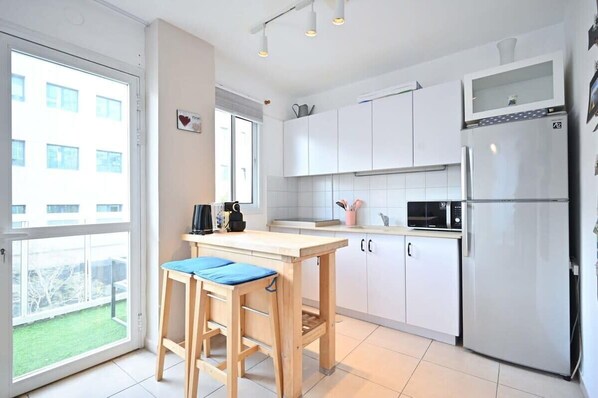 Fridge, microwave, stovetop, coffee/tea maker