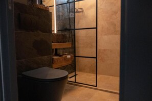 Apartment, 1 Bedroom, Accessible, Garden View | Bathroom | Toilet paper