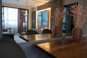 Apartment, 1 Bedroom, Accessible, Garden View | Dining room