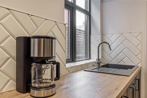 Kühlschrank, Mikrowelle, Herdplatte, Toaster
