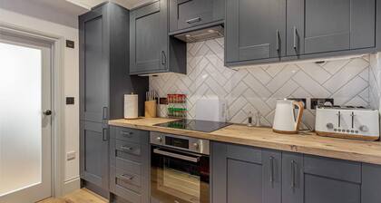 Host & Stay | Barton Road Retreat