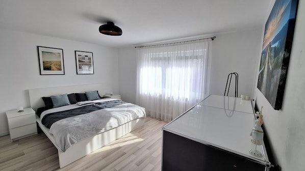 2 chambres, fer et planche à repasser, lit parapluie, Wi-Fi gratuit