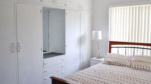 2 bedrooms - Capeview 2 - Top floor unit perfect distance from everything you could need in South West Rocks. (South West Rocks)