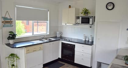 Capeview 2 - Top floor unit perfect distance from everything you could need in South West Rocks.