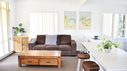 Capeview 2 - Top floor unit perfect distance from everything you could need in South West Rocks.